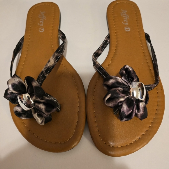 None Shoes - JEFFERY D Flip Flop Sandals Flower Decal in Animal Print w Silver Hardware Sz 7